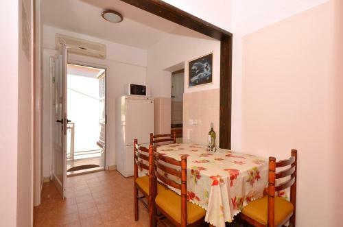 Apartment Arbanija 8651b