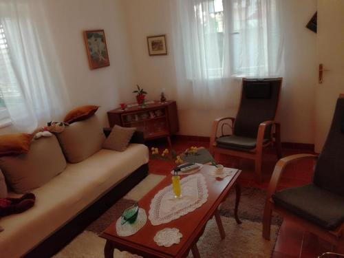Apartments By The Sea Mirca (brac) - 2854