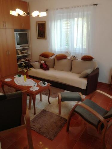 Apartments By The Sea Mirca (brac) - 2854