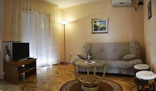 Apartments With A Swimming Pool Banjol (rab) - 11382