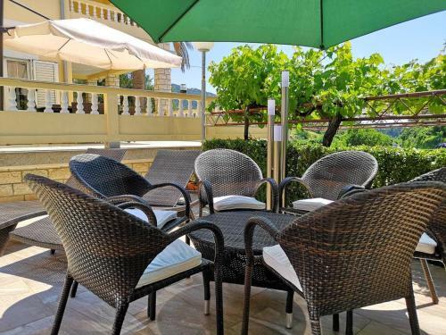Apartments With A Swimming Pool Banjol (rab) - 11382
