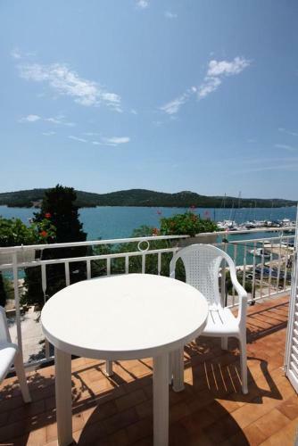 Apartment Tisno 5141b