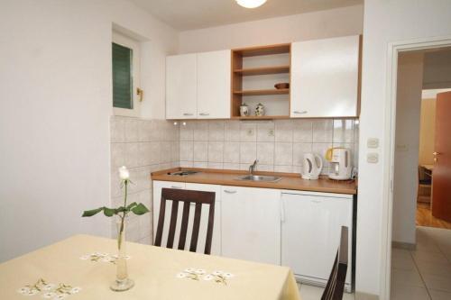Apartments By The Sea Vis - 2441