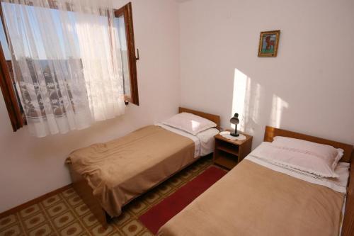 Apartments By The Sea Rogoznica - 4313