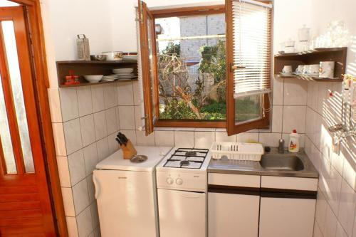 Apartments By The Sea Rogoznica - 4313