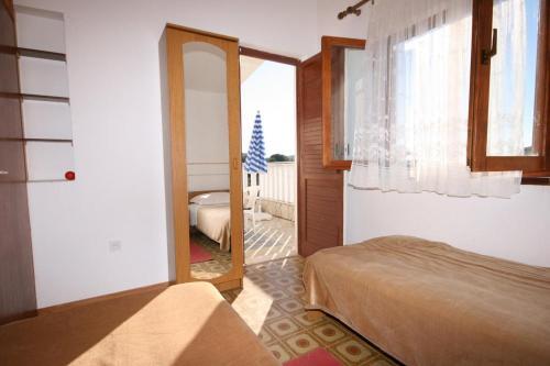 Apartments By The Sea Rogoznica - 4313