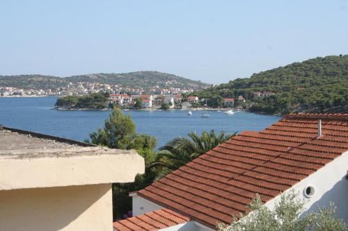 Apartments By The Sea Rogoznica - 4263