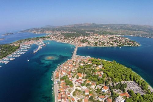 Apartments By The Sea Rogoznica - 4263