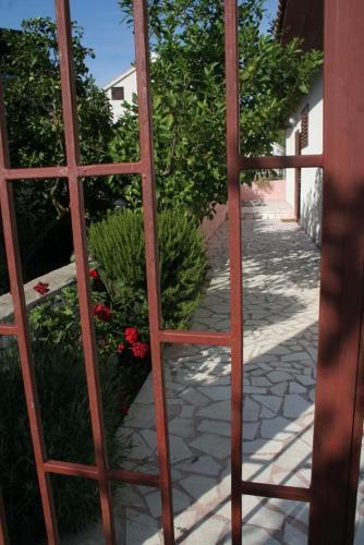 Apartments By The Sea Rogoznica - 4263