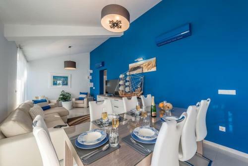 Apartments Villa Maelise