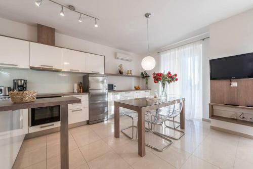 Apartments Villa Maelise