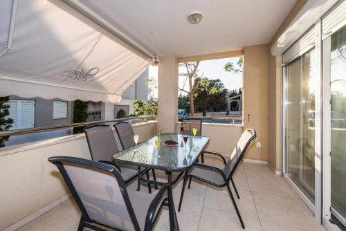Apartments Villa Maelise