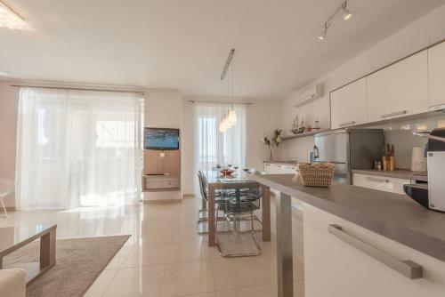 Apartments Villa Maelise