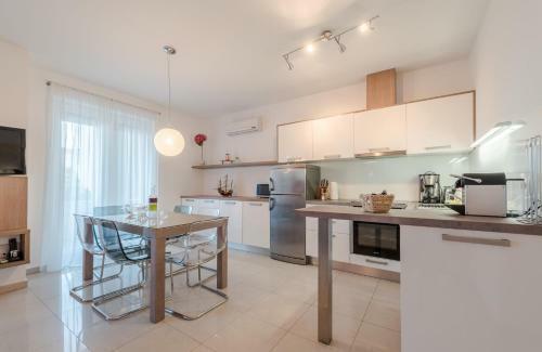 Apartments Villa Maelise