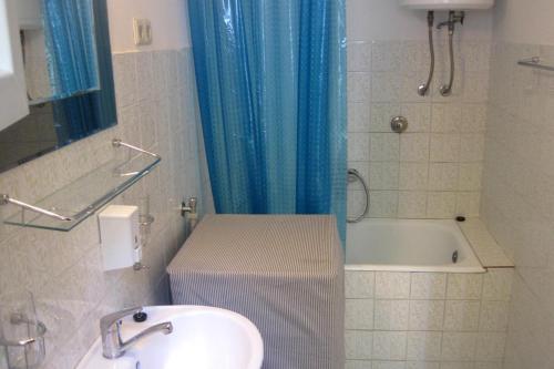 Apartment Arbanija 1124a