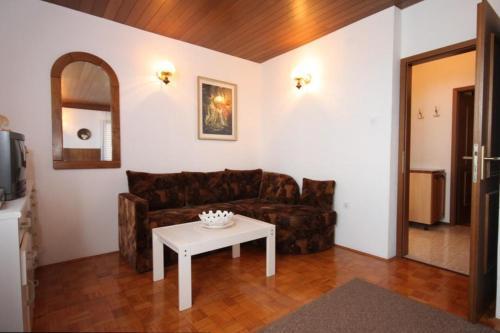 Apartments With A Parking Space Ravni (labin) - 7613