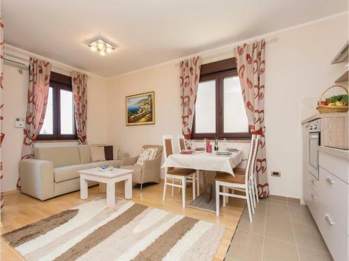 One-bedroom Apartment Vantacici 03