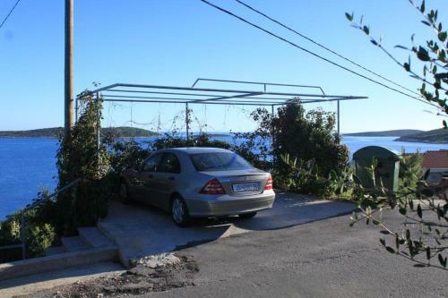 Apartments By The Sea Milna (vis) - 8944