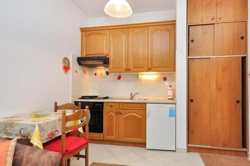 Apartment Seget Donji 10023a