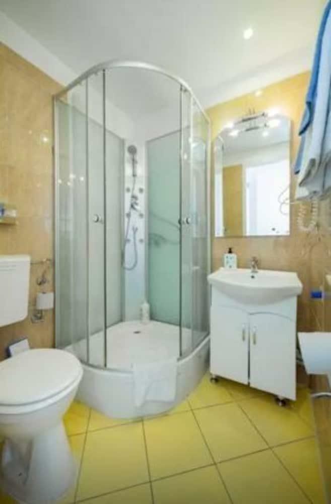 Residencia Europa Centerpoint Guesthouse
