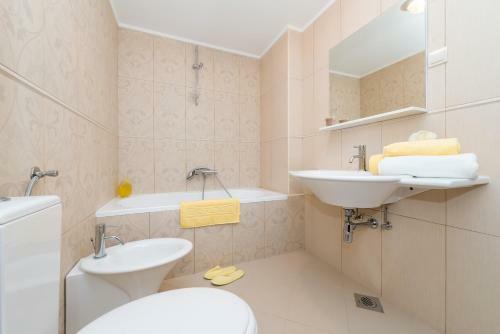 Apartments Lotos