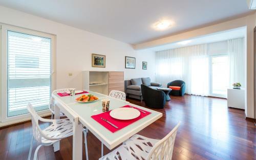 Apartments Lotos