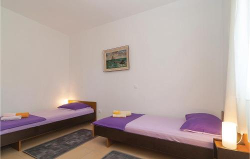 Holiday Home Pucisca With Hot Tub I
