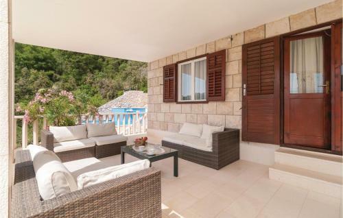 Holiday Home Pucisca With Hot Tub I
