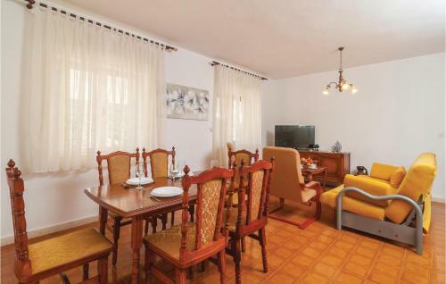 Holiday Home Pucisca With Hot Tub I