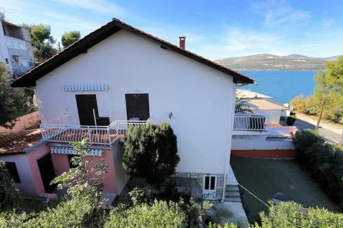 Apartment Arbanija 8651d