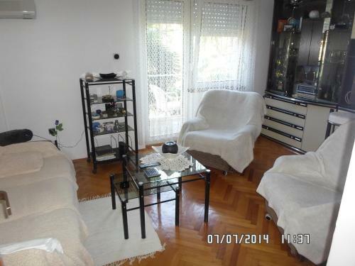 House Danica Apartments & Rooms