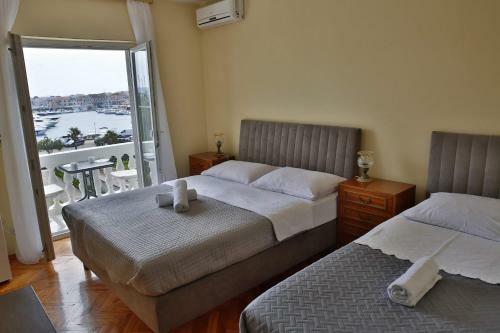 Hostal Guesthouse Villa Kolonada