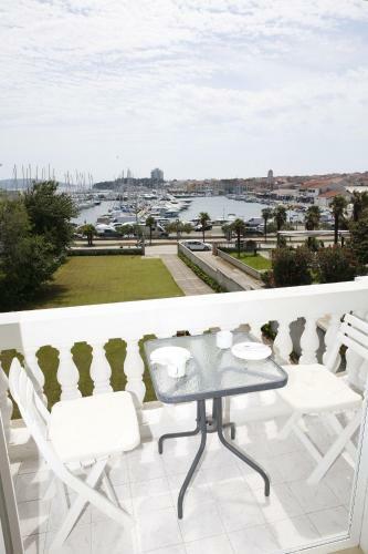 Hostal Guesthouse Villa Kolonada