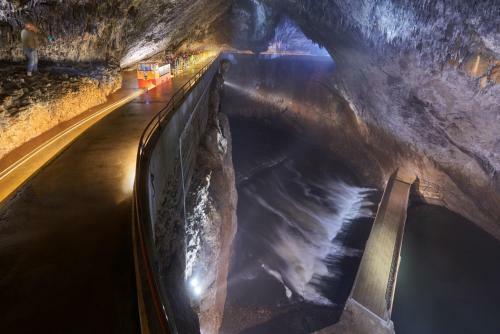 Postojna Cave Hotel Jama