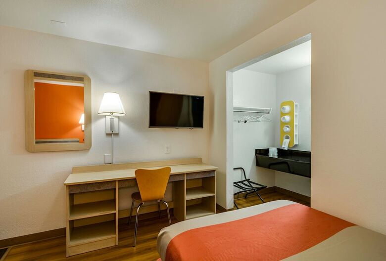 Hotel Motel 6 Chicago Schiller Park