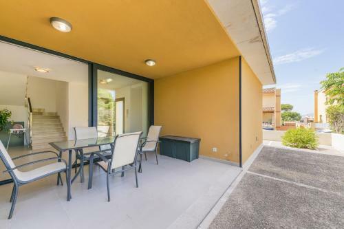 Villa Zafr� Montfarrutx