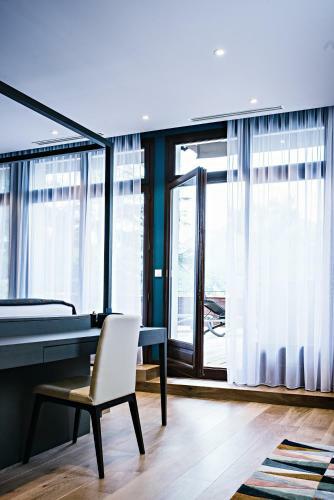 Hotel Auberge Du P�re Bise - Jean Sulpice