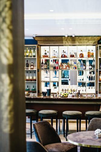 Hotel Auberge Du P�re Bise - Jean Sulpice