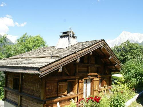 Peaceful Chalet In Les Houches With Garage