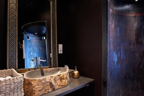 Bed & Breakfast Les Bulles Dor�es Art & Gallery