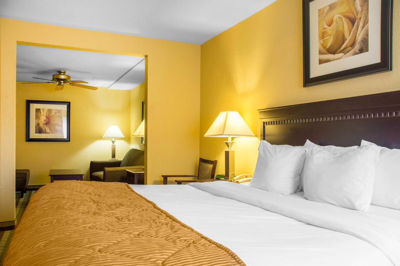 Hotel Clarion Inn & Suites Fairgrounds
