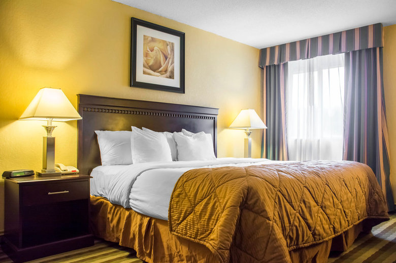 Hotel Clarion Inn & Suites Fairgrounds