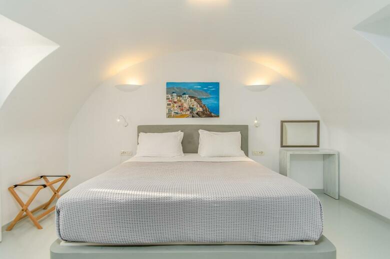 Central Fira Hotel