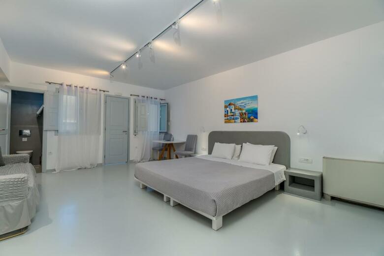 Central Fira Hotel