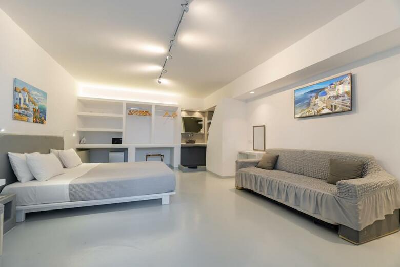 Central Fira Hotel