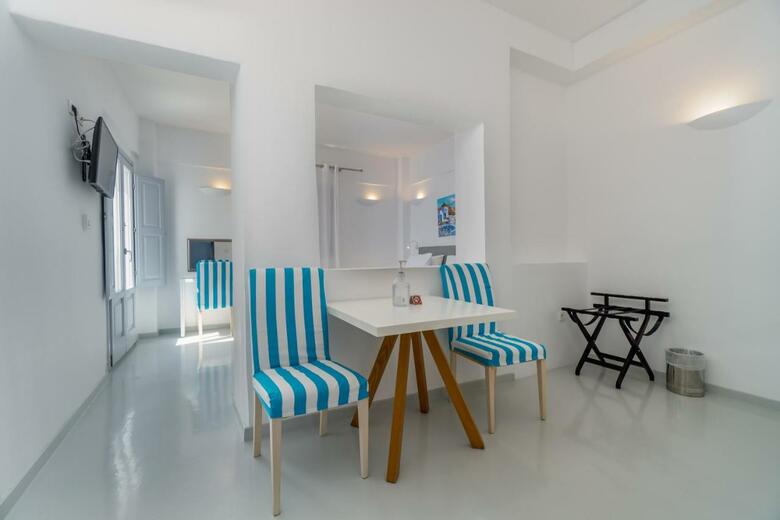 Central Fira Hotel