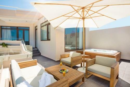 Hotel Oscar Suites & Village