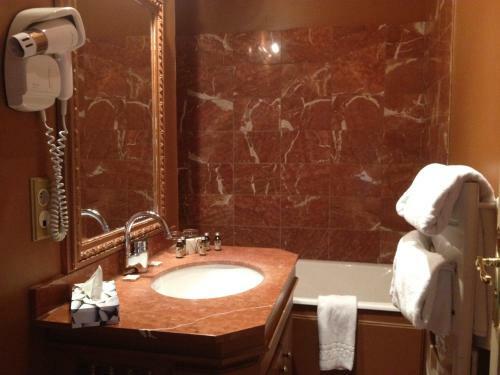 Hotel Le Manoir Des Ducs