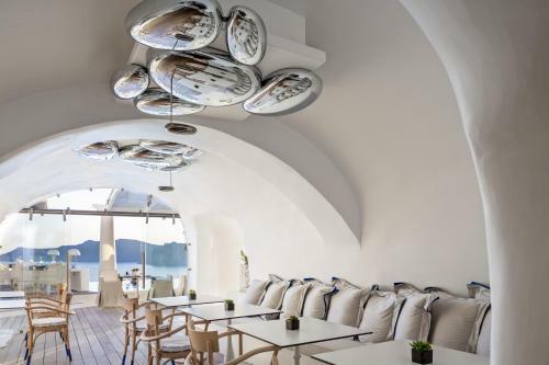 Hotel Kirini Suites & Spa