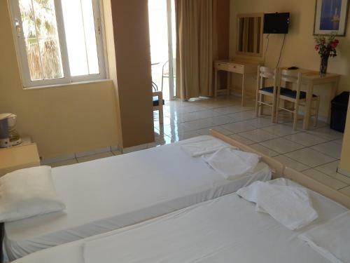 Apollon Studios & Apartments